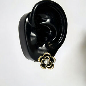 Women's Black & Gold Flower Korean Style Stud Earrings NWT